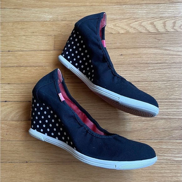 Keds Black Canvas Polka dot Wedge Heel.  Size 8.5. Great condition - Picture 3 of 10